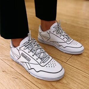 Reebok x Wonder Woman Sneakers – Women’s Size 7 (Unworn)